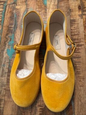 Brand New Women’s Viani Marigold Mary Jane 39/ Sz 8 MSRP $138